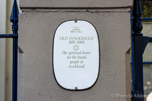 Heritage sign on the old synagogue in Auckland