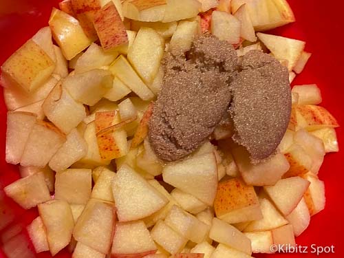 Brown sugar and apples, the two ingredients of our gluten free apple crumble filling