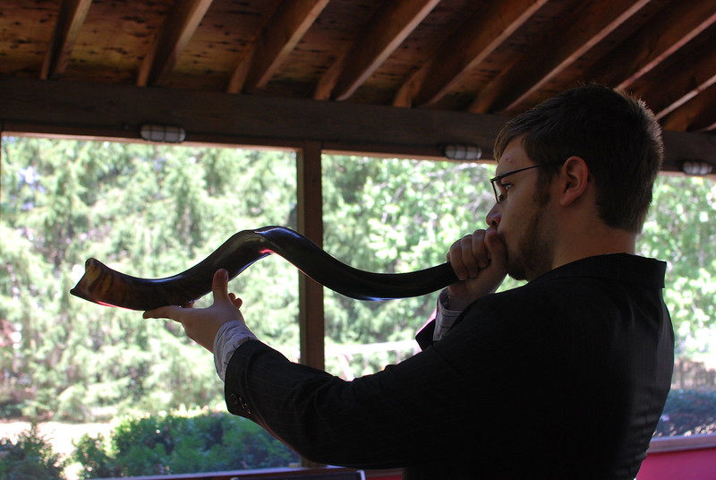 blowing the shofar on Rosh Hashanah - a shofar buying guide