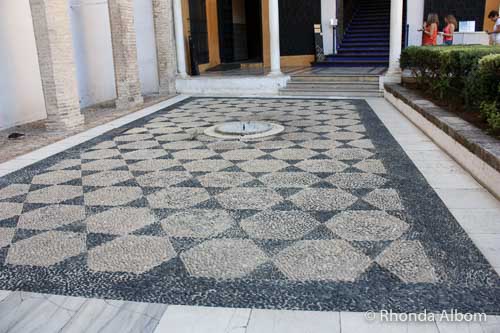 Floor tile repeating the Star of David pattern in the Alcazar in Seville
