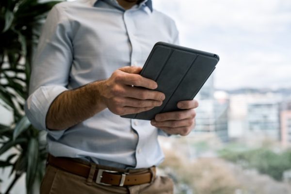 man holding tablet, photo from waist to neck