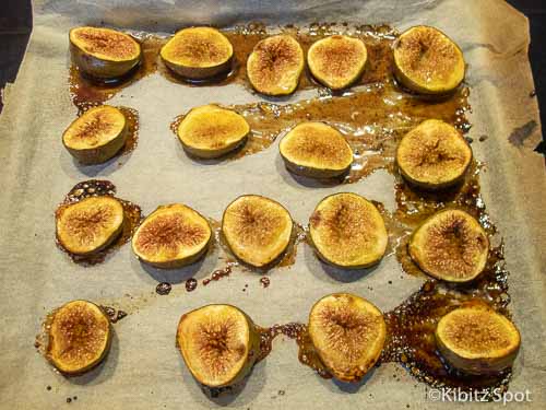 roasted figs in the baking pan, cooling