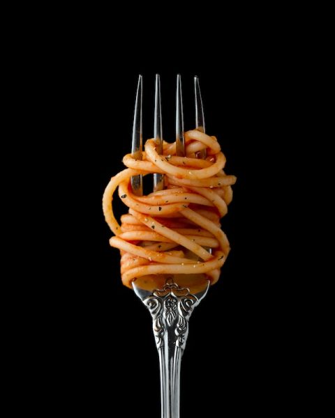 Nomato sauce on pasta on a fork