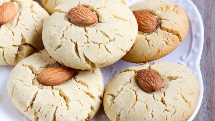 Food Almond biscuits Depositphotos 46927877 L