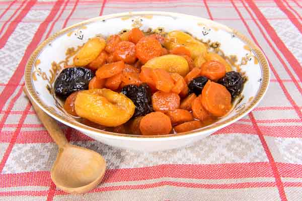 Tzimmes, A traditional Ashkenazi Jewish sweet dish, made of carrots, stewed with dried fruit, honey and spices.