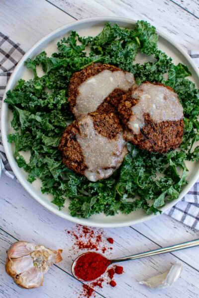 Lentil cakes with garlic sauce