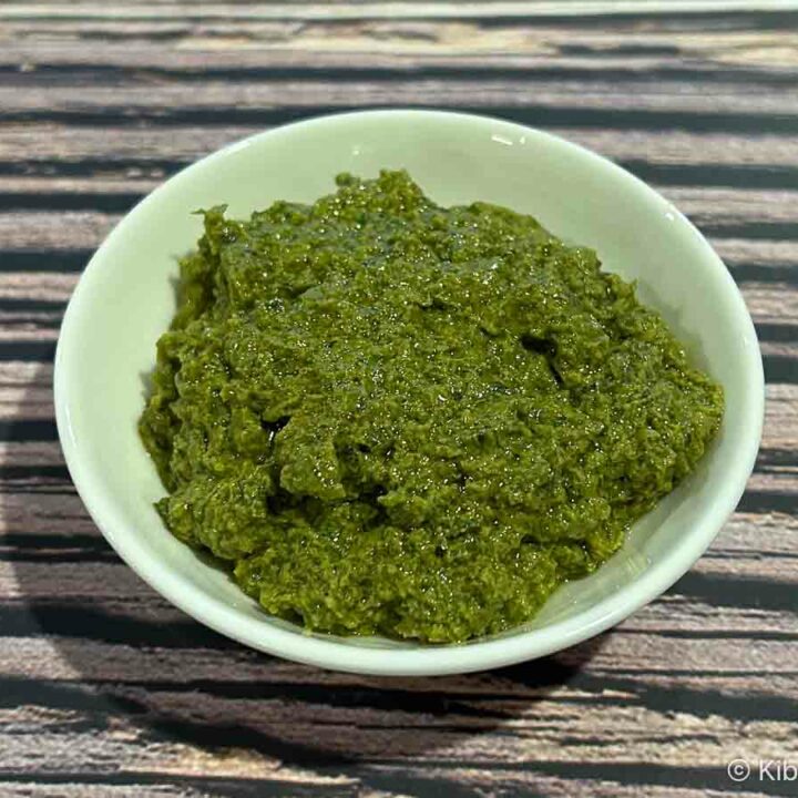Vegan cashew pesto